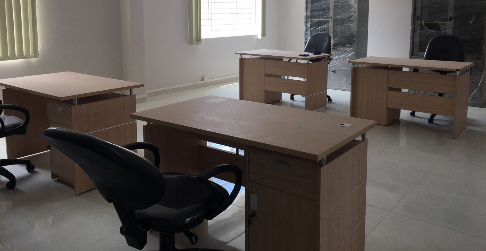 Bàn nhân viên Royal HR120